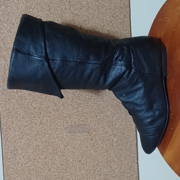 JULIAN GOLD BOOTS SIZE 5.5 in a beautiful soft black ⚫️ leather - Picture 1 of 6